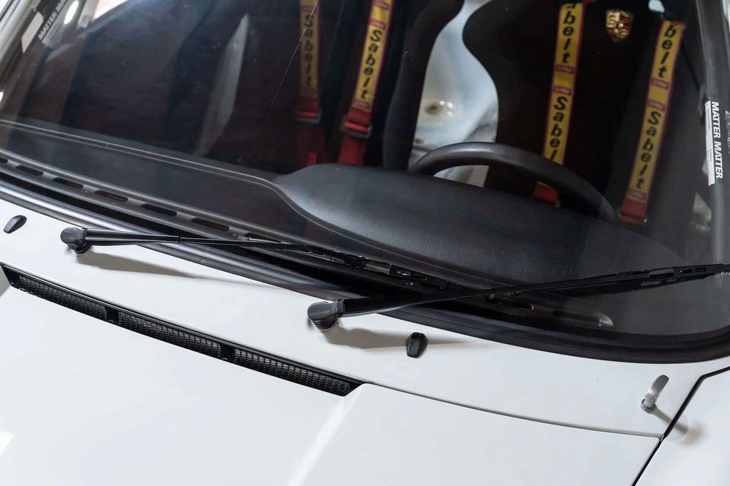 Porsche 964 Carrera 4 Lightweight