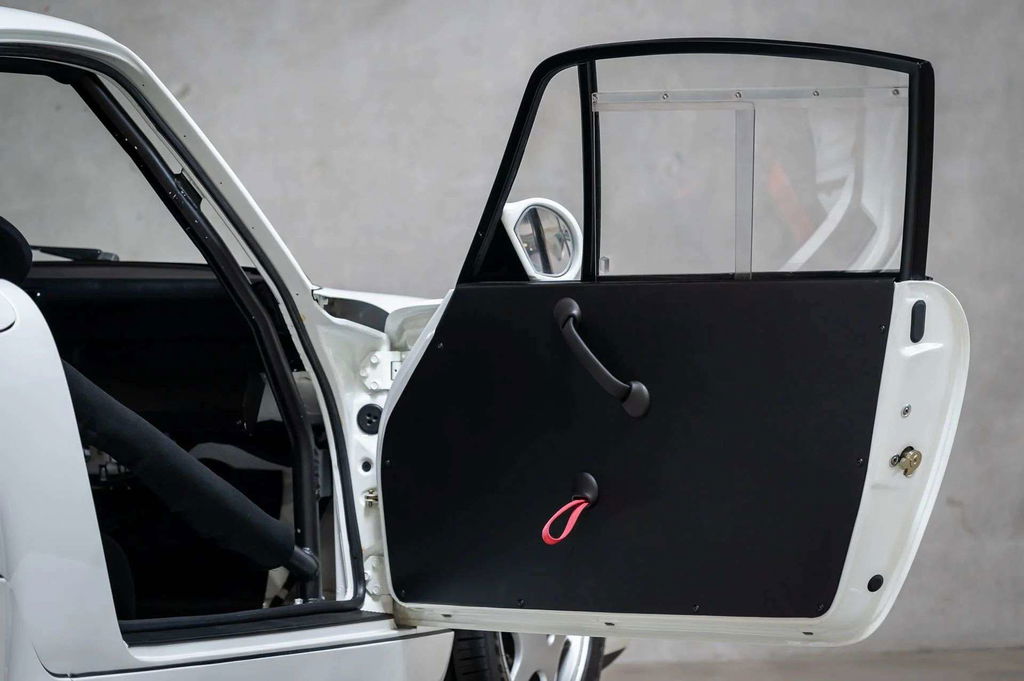 Porsche 964 Carrera 4 Lightweight