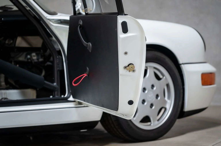 Porsche 964 Carrera 4 Lightweight
