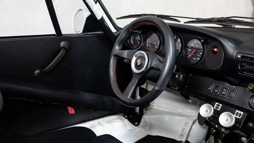 Porsche 964 Carrera 4 Lightweight