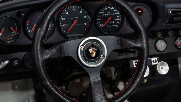 Porsche 964 Carrera 4 Lightweight