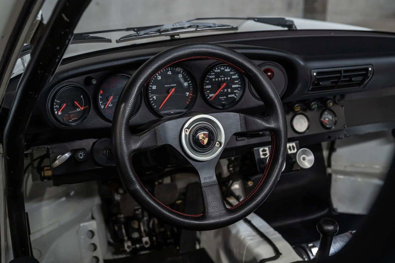 Porsche 964 Carrera 4 Lightweight