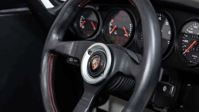 Porsche 964 Carrera 4 Lightweight