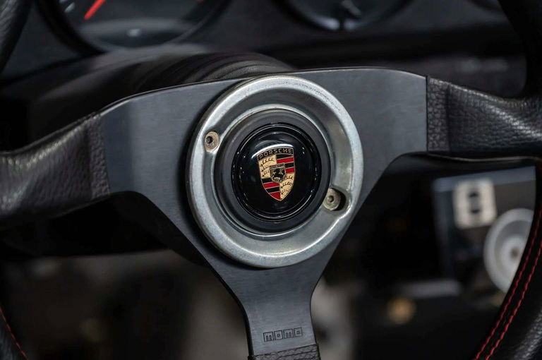 Porsche 964 Carrera 4 Lightweight