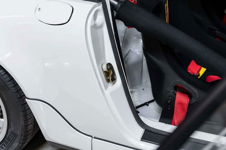 Porsche 964 Carrera 4 Lightweight