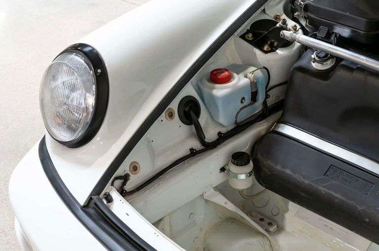 Porsche 964 Carrera 4 Lightweight