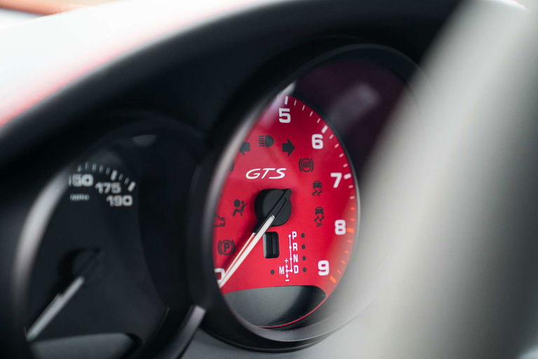 2015-Porsche-Cayman-GTS