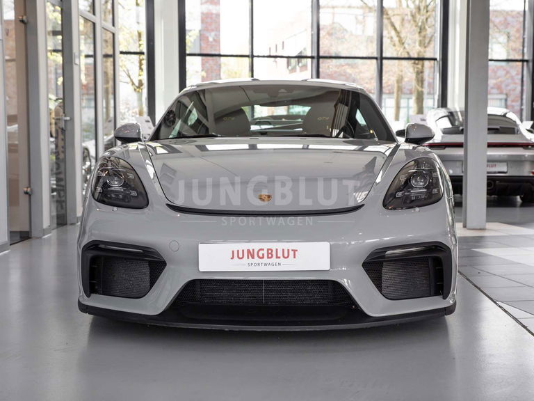 Porsche 718 Cayman GT4