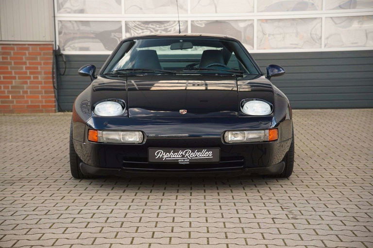 Porsche 928 GTS