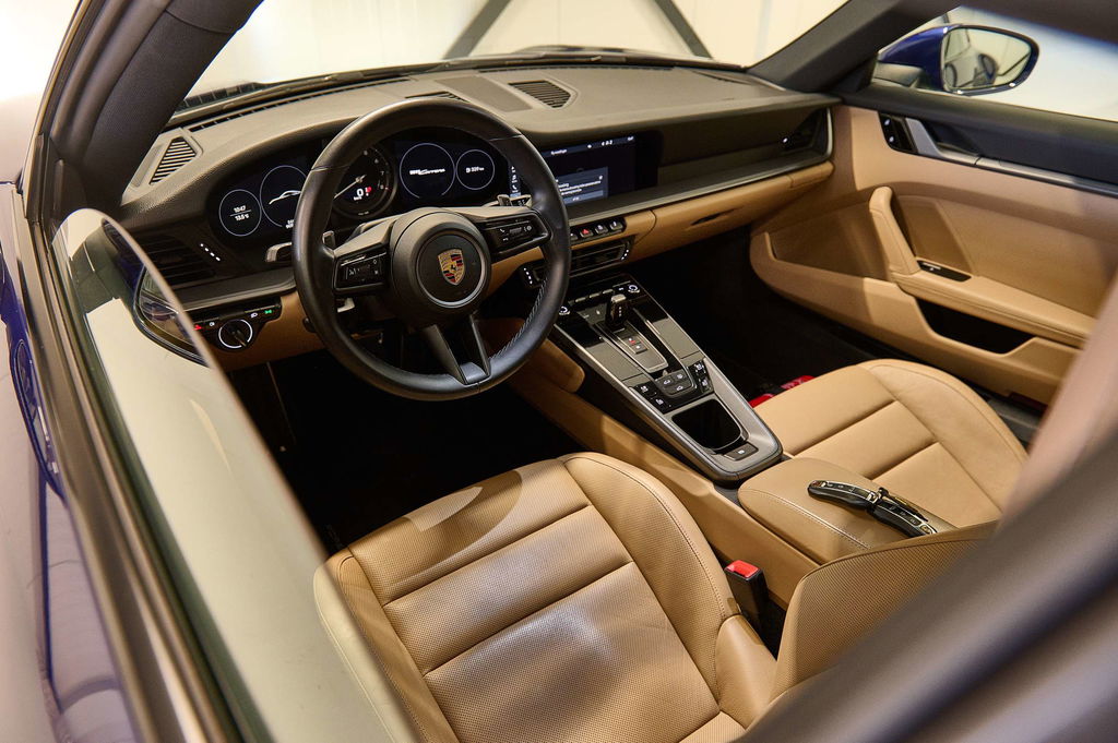 Porsche 992 Carrera