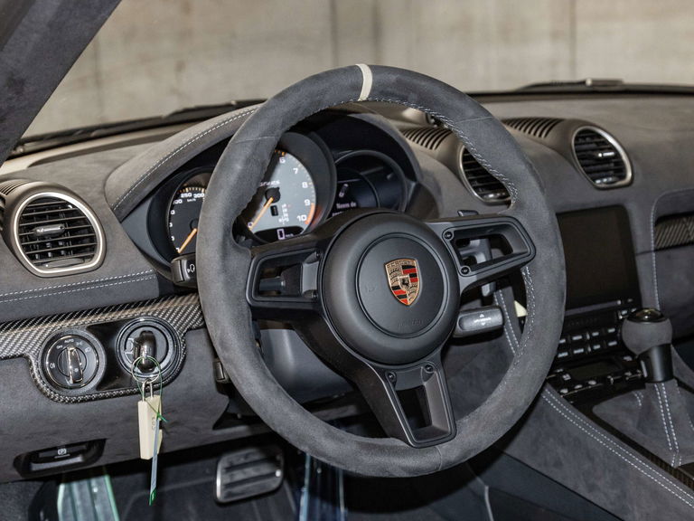 Porsche 718 Cayman GT4 RS