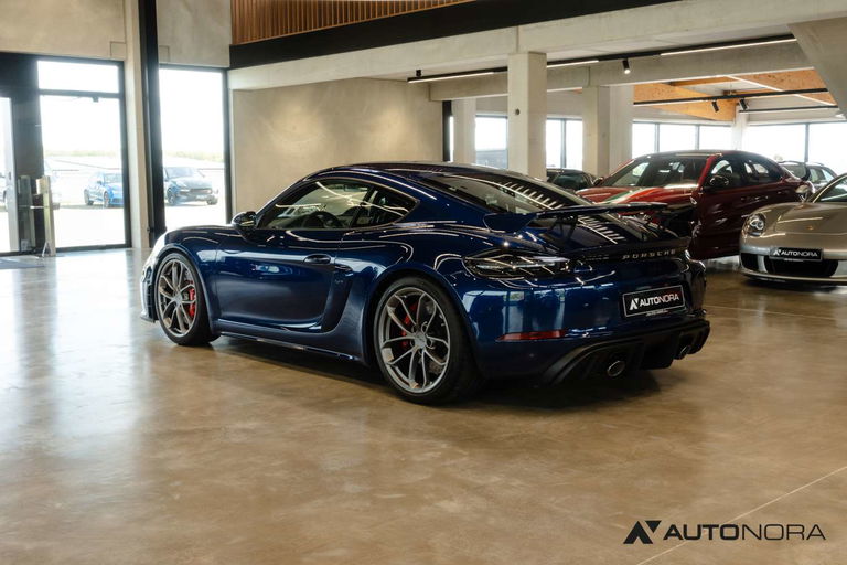 Porsche 718 Cayman GT4