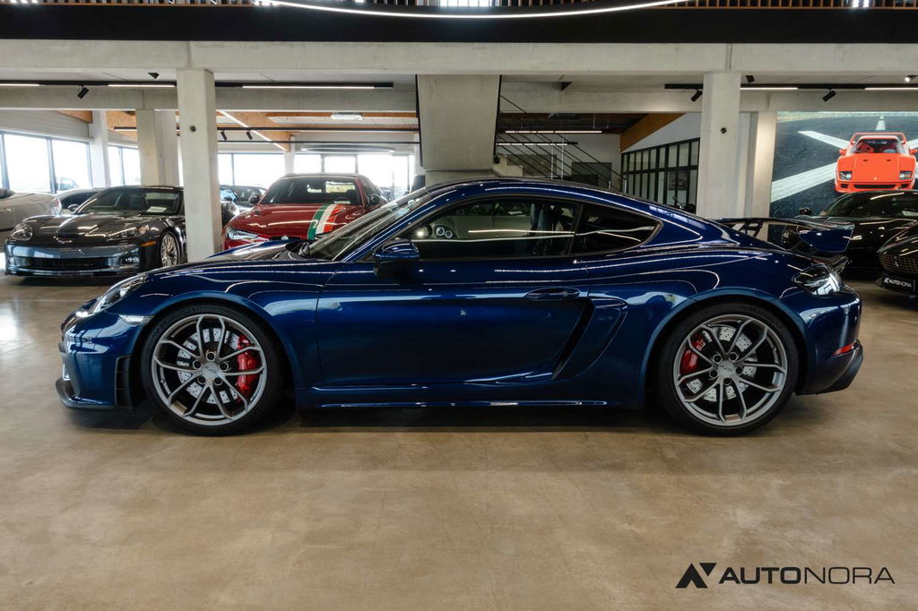 Porsche 718 Cayman GT4