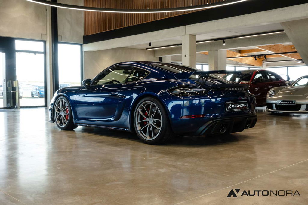 Porsche 718 Cayman GT4