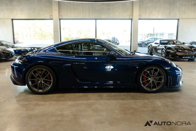 Porsche 718 Cayman GT4