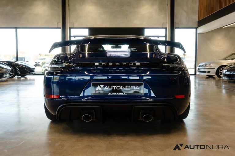 Porsche 718 Cayman GT4