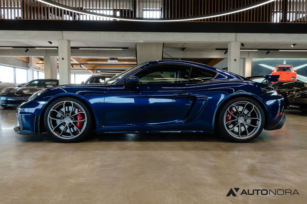 Porsche 718 Cayman GT4