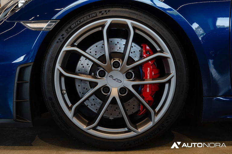 Porsche 718 Cayman GT4