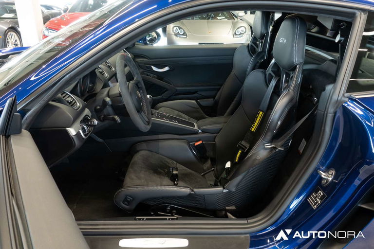 Porsche 718 Cayman GT4