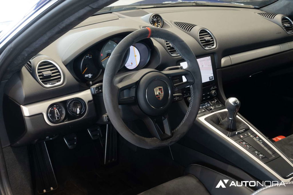 Porsche 718 Cayman GT4