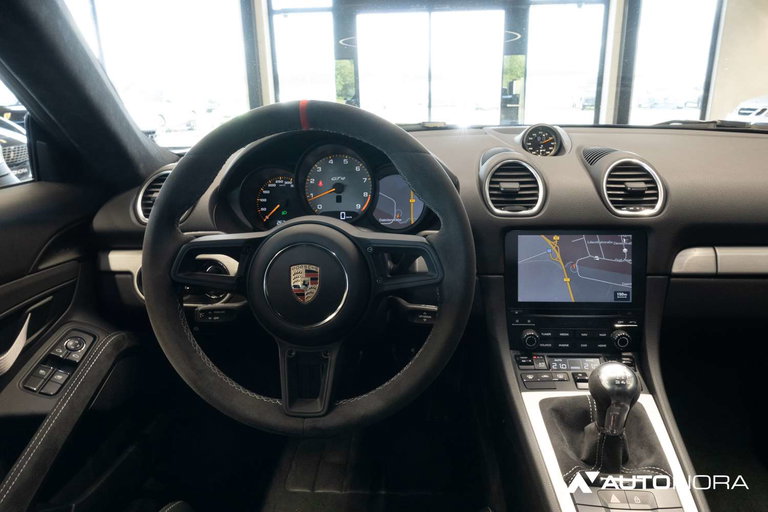 Porsche 718 Cayman GT4