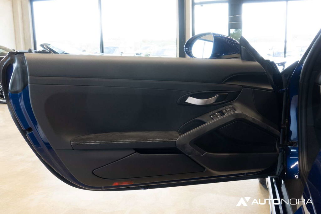 Porsche 718 Cayman GT4