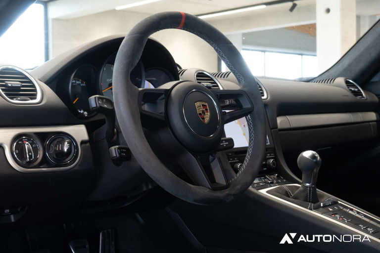 Porsche 718 Cayman GT4