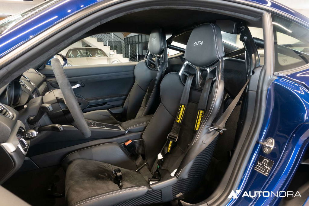 Porsche 718 Cayman GT4