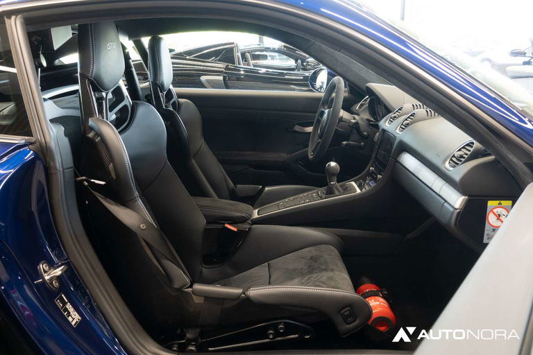 Porsche 718 Cayman GT4