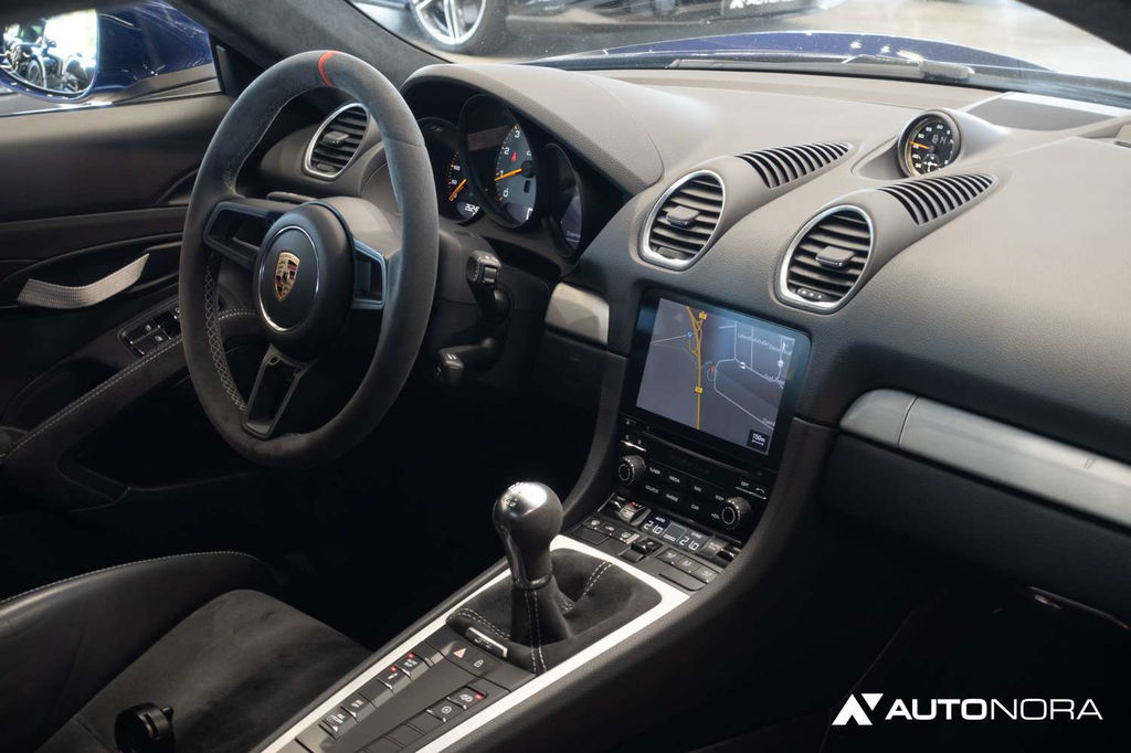 Porsche 718 Cayman GT4