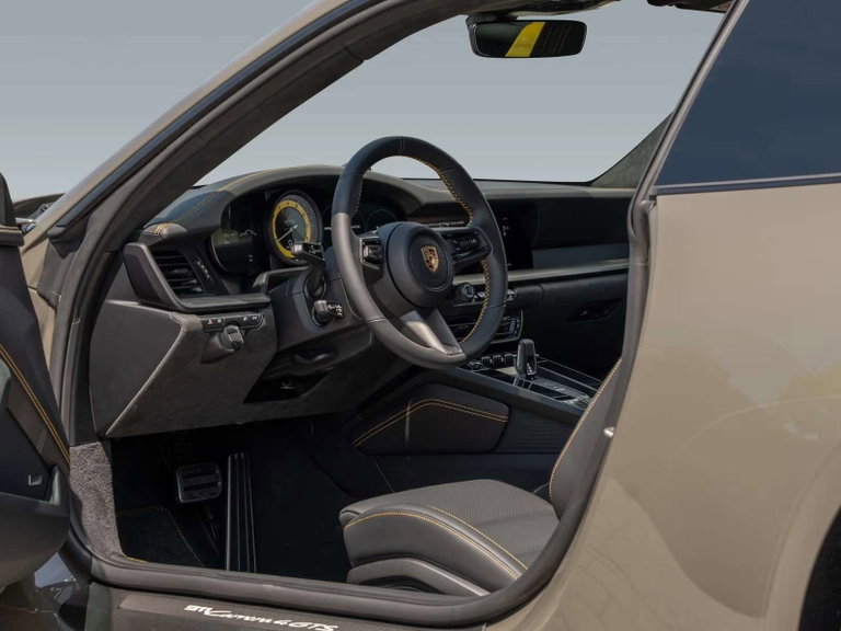 Porsche 992 Carrera 4 GTS