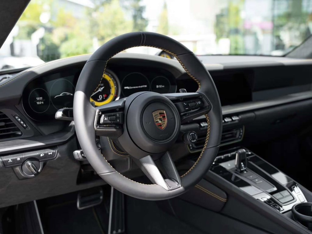 Porsche 992 Carrera 4 GTS