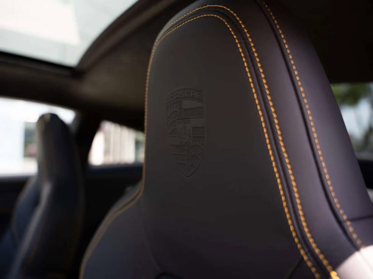 Porsche 992 Carrera 4 GTS