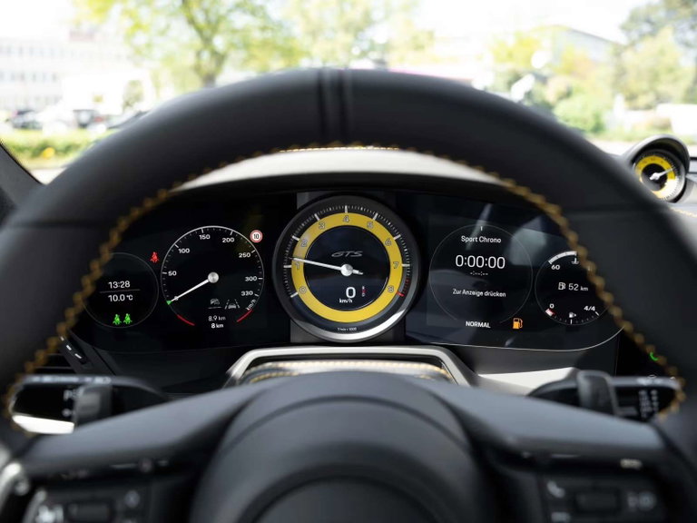 Porsche 992 Carrera 4 GTS