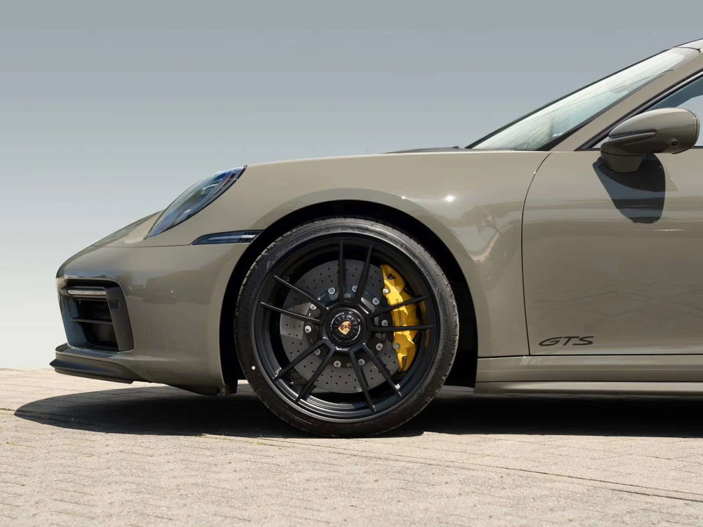 Porsche 992 Carrera 4 GTS