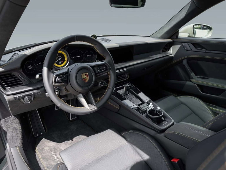 Porsche 992 Carrera 4 GTS