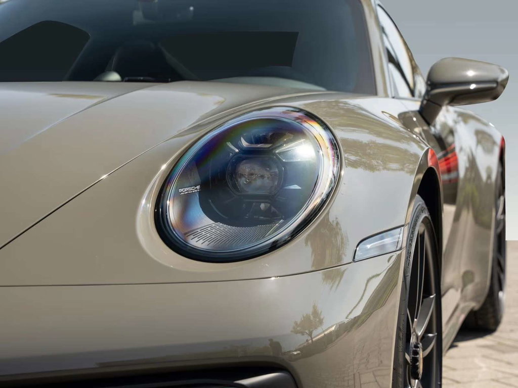 Porsche 992 Carrera 4 GTS