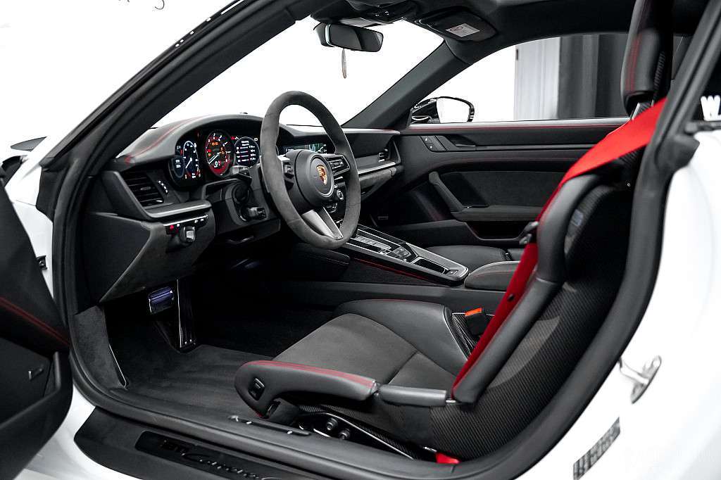 Porsche 992 Carrera GTS