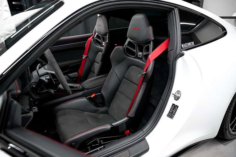 Porsche 992 Carrera GTS