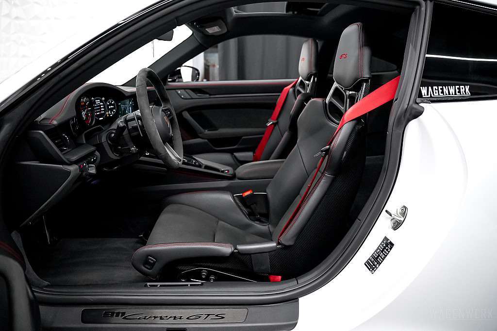 Porsche 992 Carrera GTS