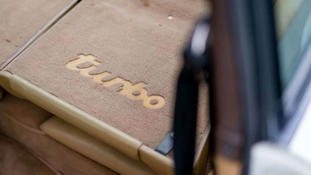 Porsche 911 Turbo 3.3 (US)