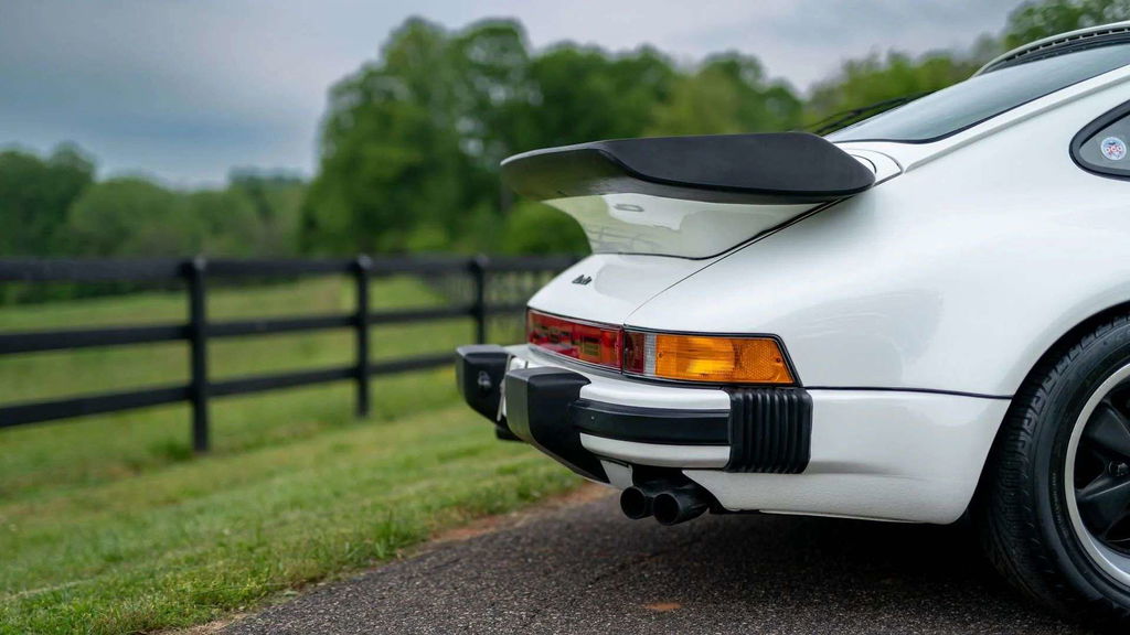 Porsche 911 Turbo 3.3 (US)