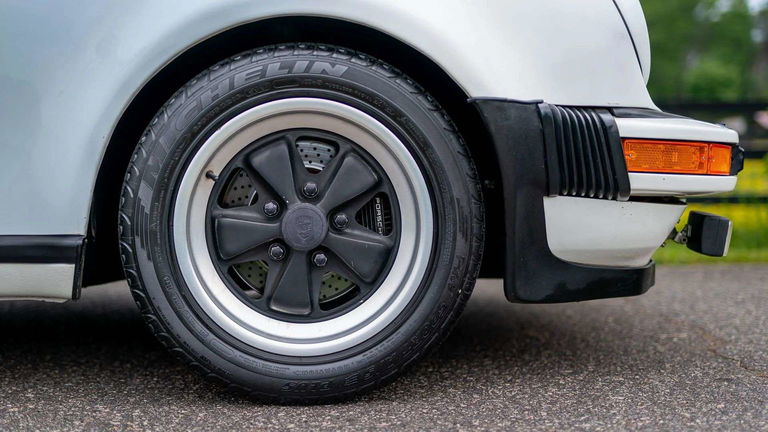 Porsche 911 Turbo 3.3 (US)