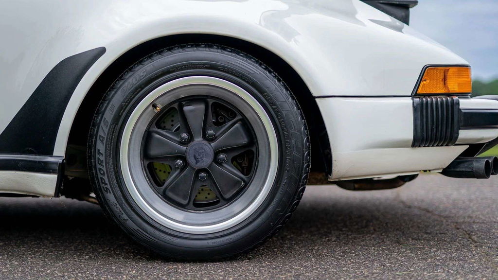 Porsche 911 Turbo 3.3 (US)