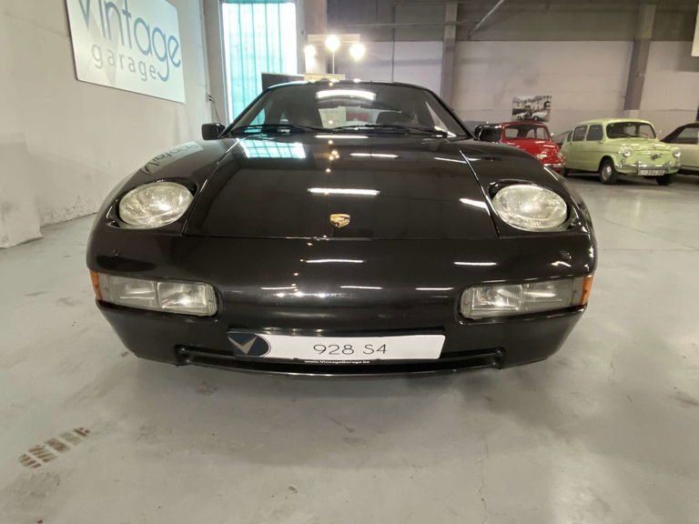 Porsche 928 S4
