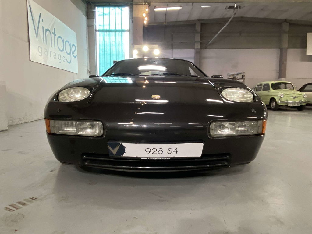 Porsche 928 S4