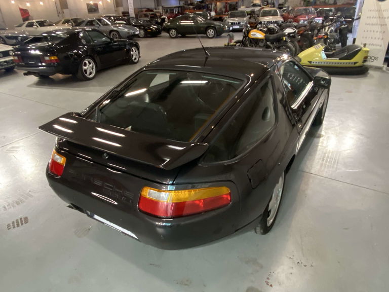 Porsche 928 S4