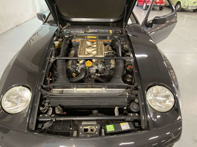 Porsche 928 S4