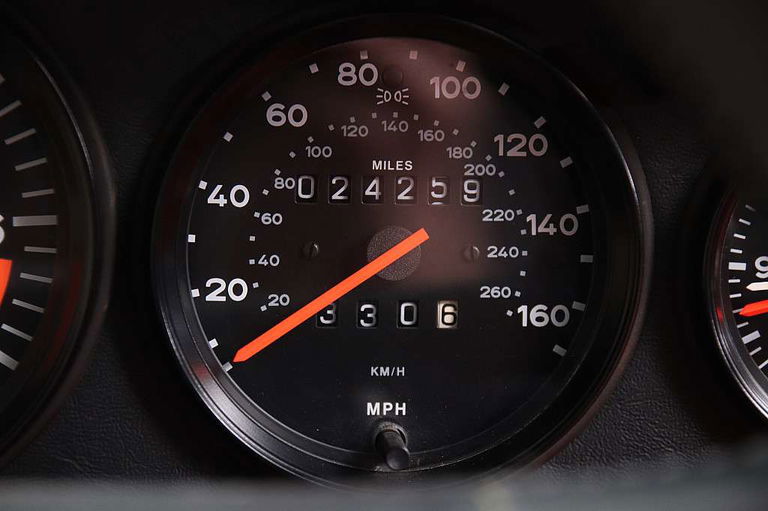 Porsche 911 Carrera 3.2 Speedster