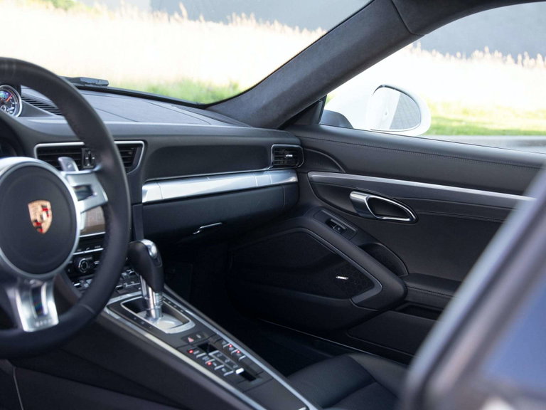 Porsche 991 Carrera 4